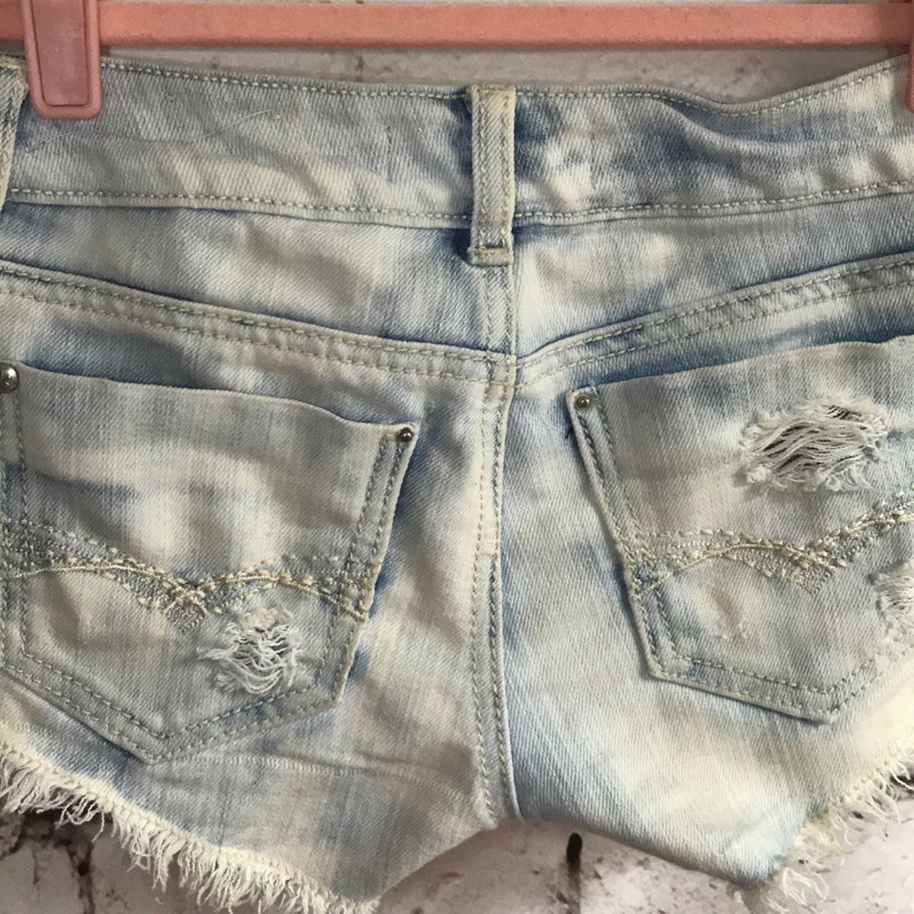 SOLD❗️ALMOST FAMOUS PREMIUM distressed jean shorts - Picture 4 of 8